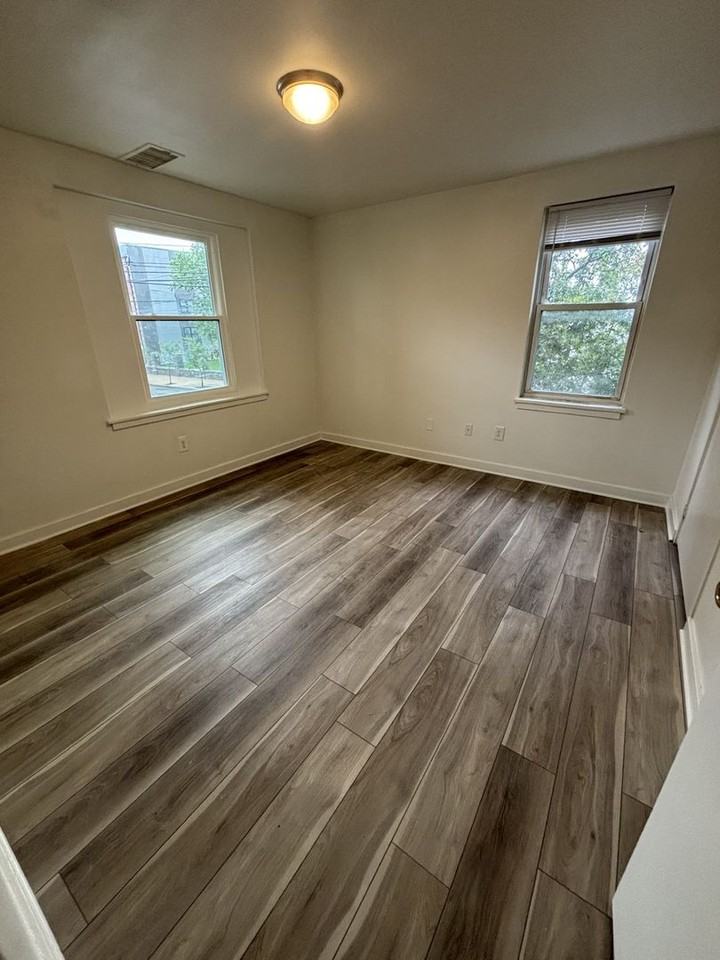 831-67 N 41st St - Photo 5 of 6