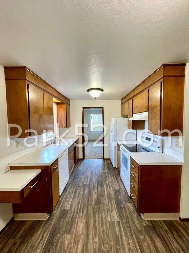 1446 Rainier Dr #4 - Photo 5 of 20