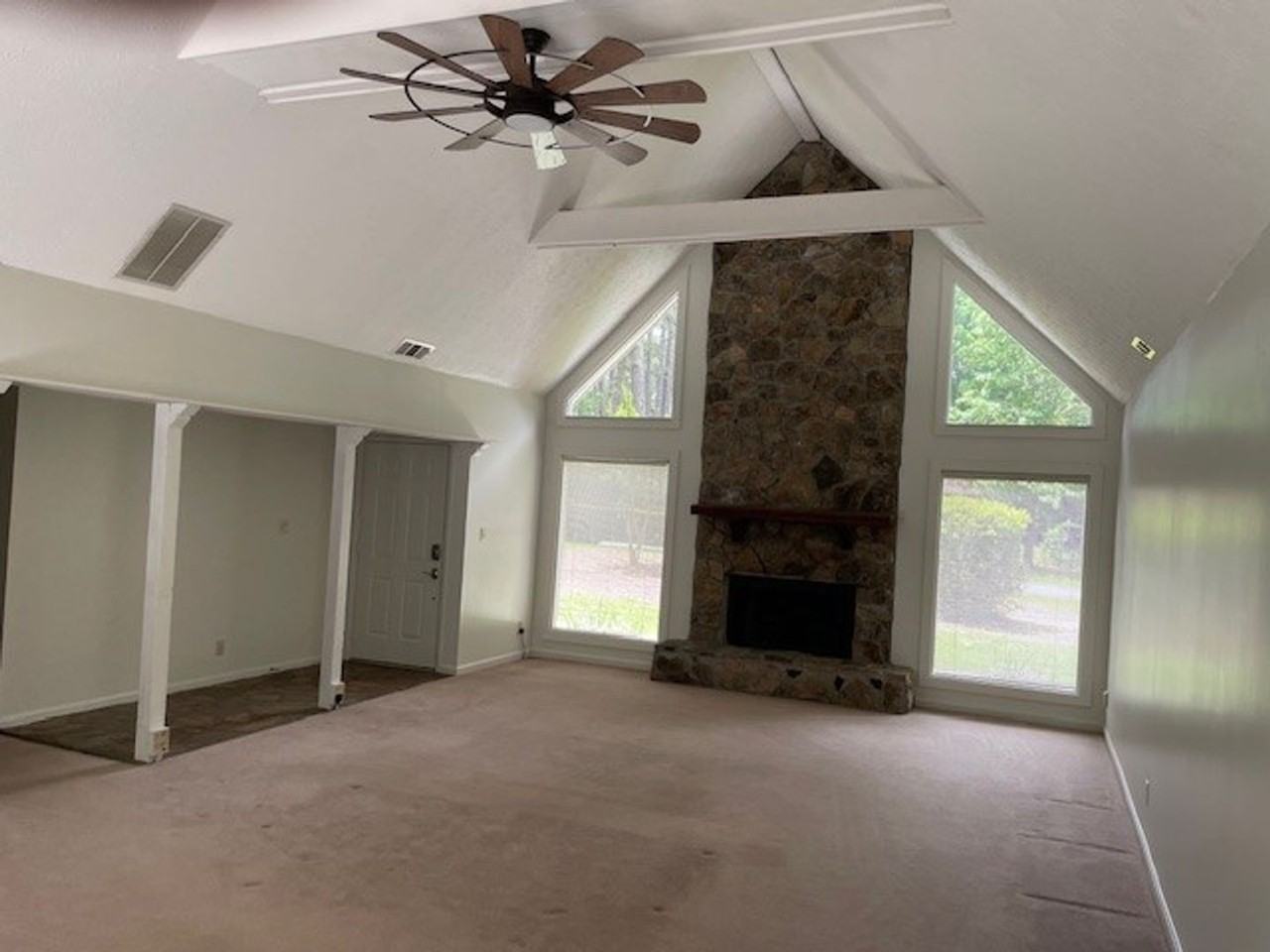 100 Sandown Dr - Photo 3 of 18