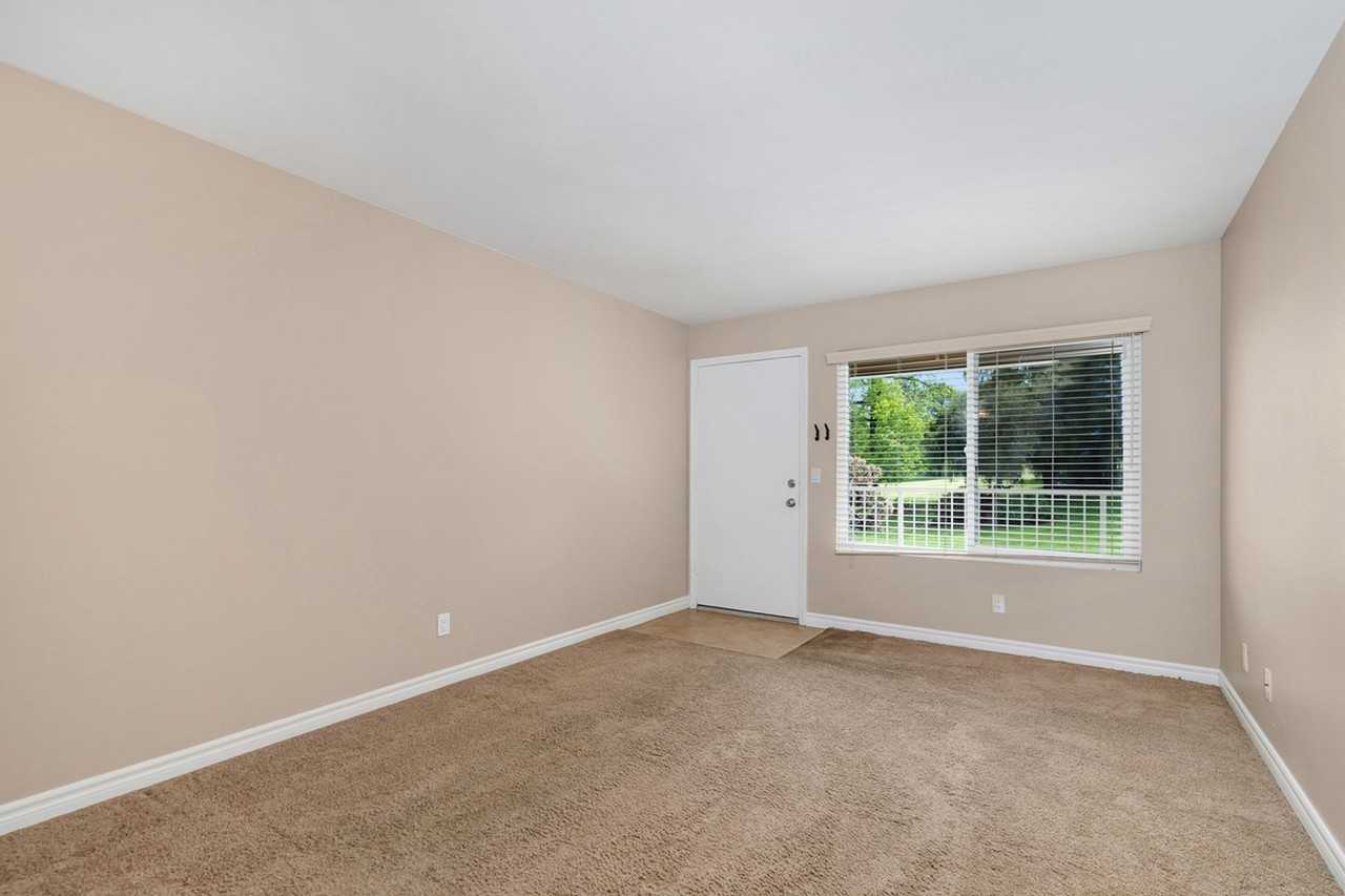 27725 Mountain Meadow Rd #32 - Photo 5 of 16