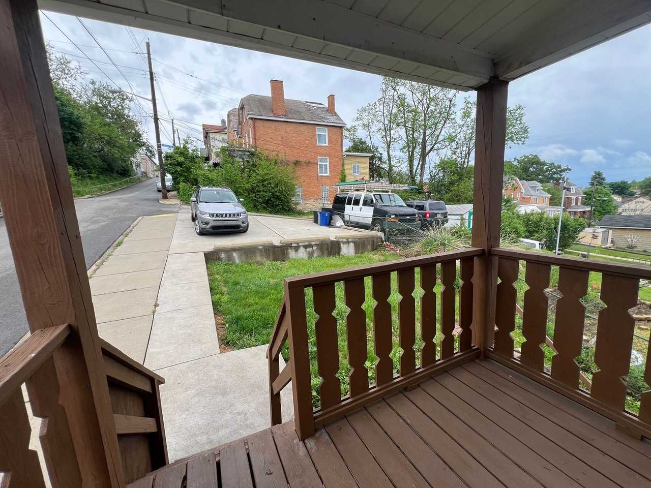 2501 Spring St - Photo 2 of 32