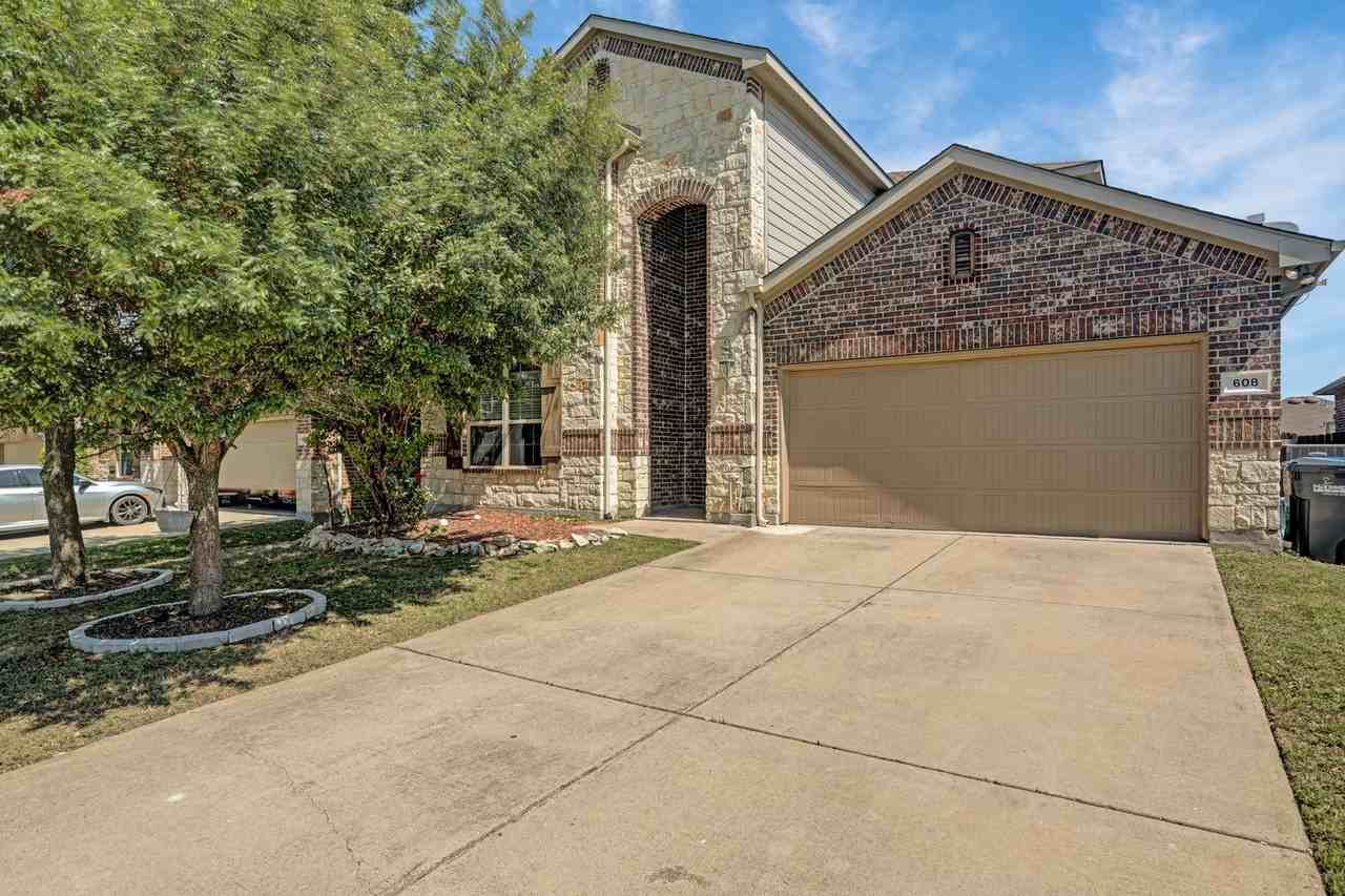 608 Wichita Trl - Photo 2 of 36