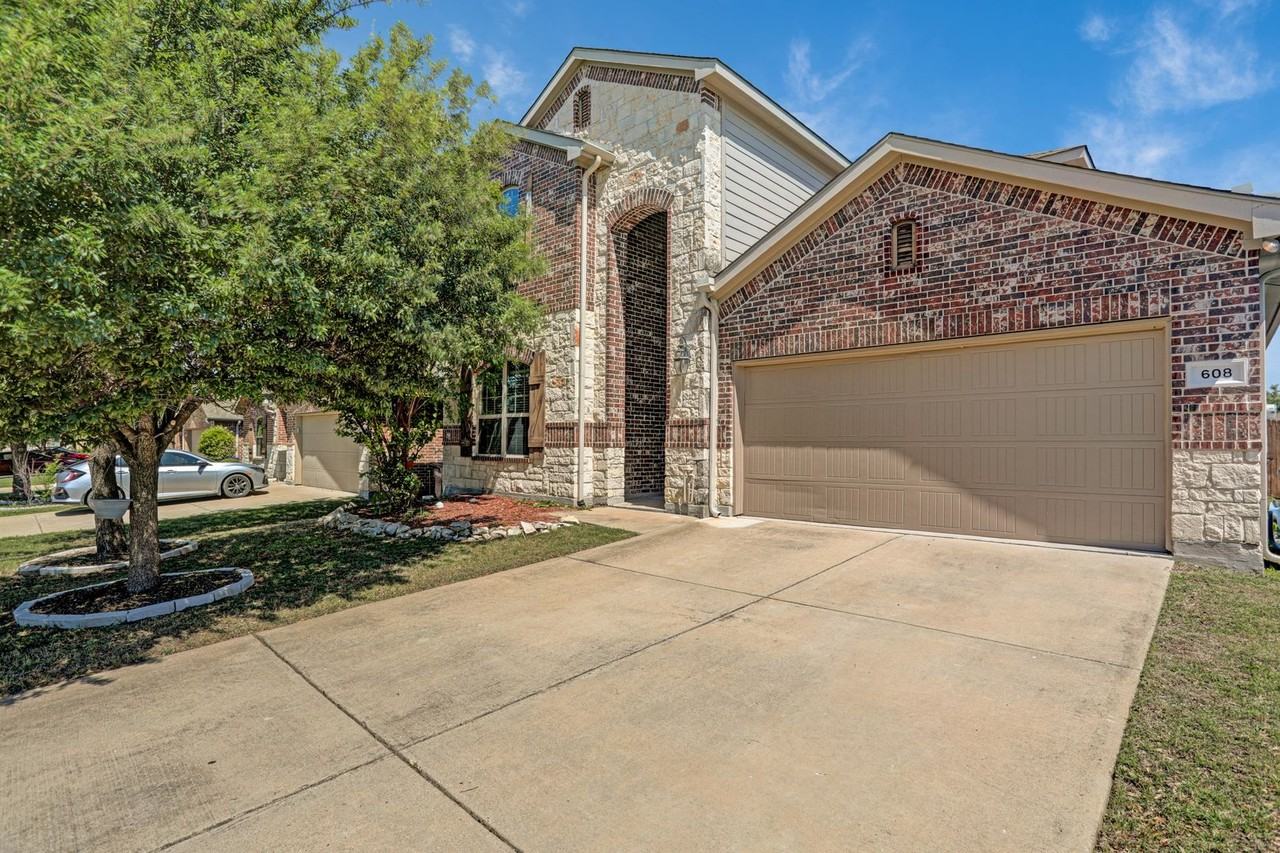 608 Wichita Trl - Photo 3 of 36