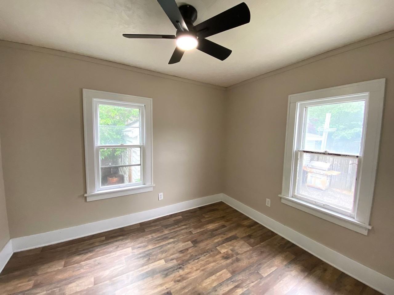 121 Pershing Pl - Photo 2 of 10