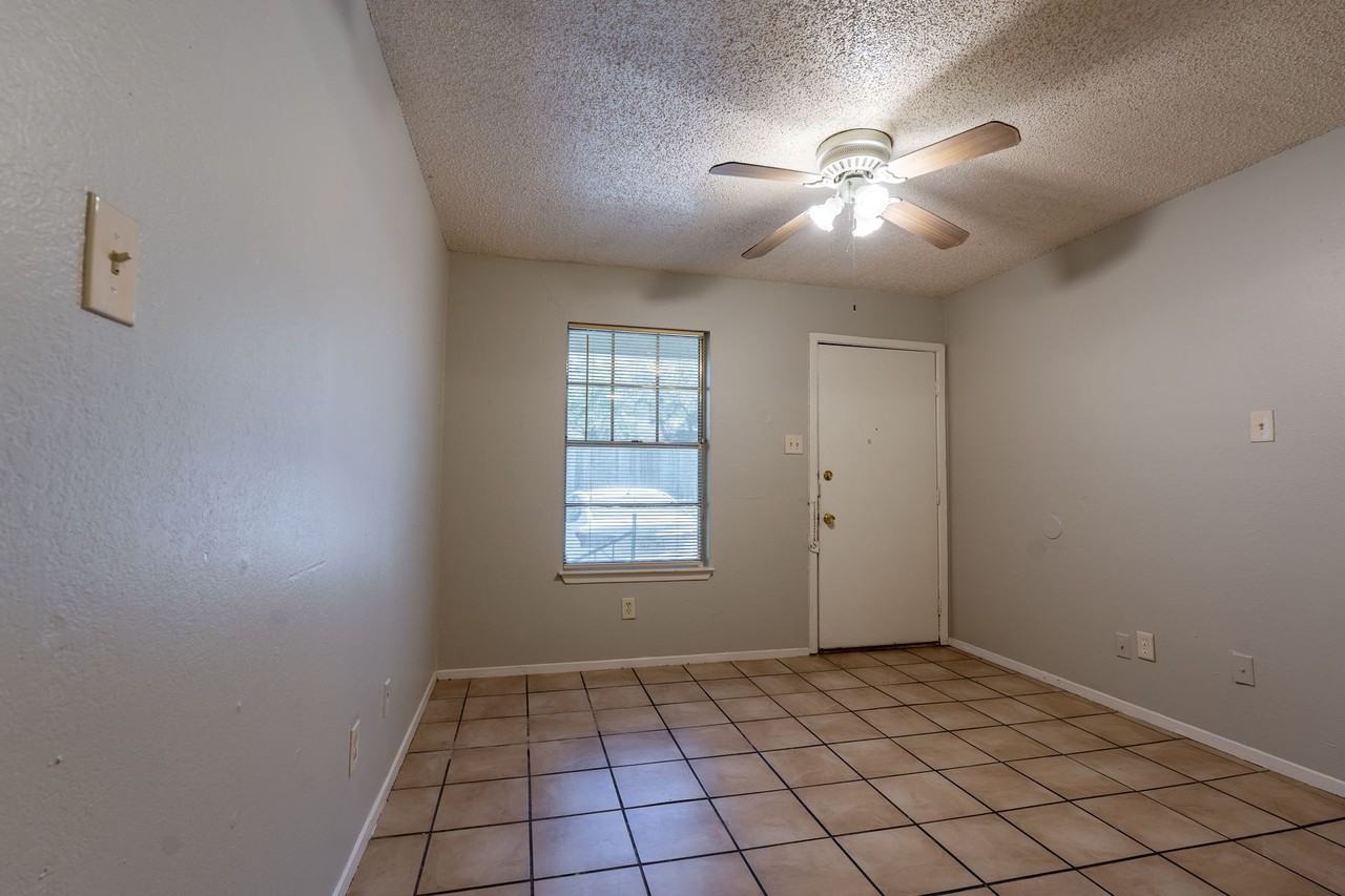 3528 W Waco Dr - Photo 3 of 16