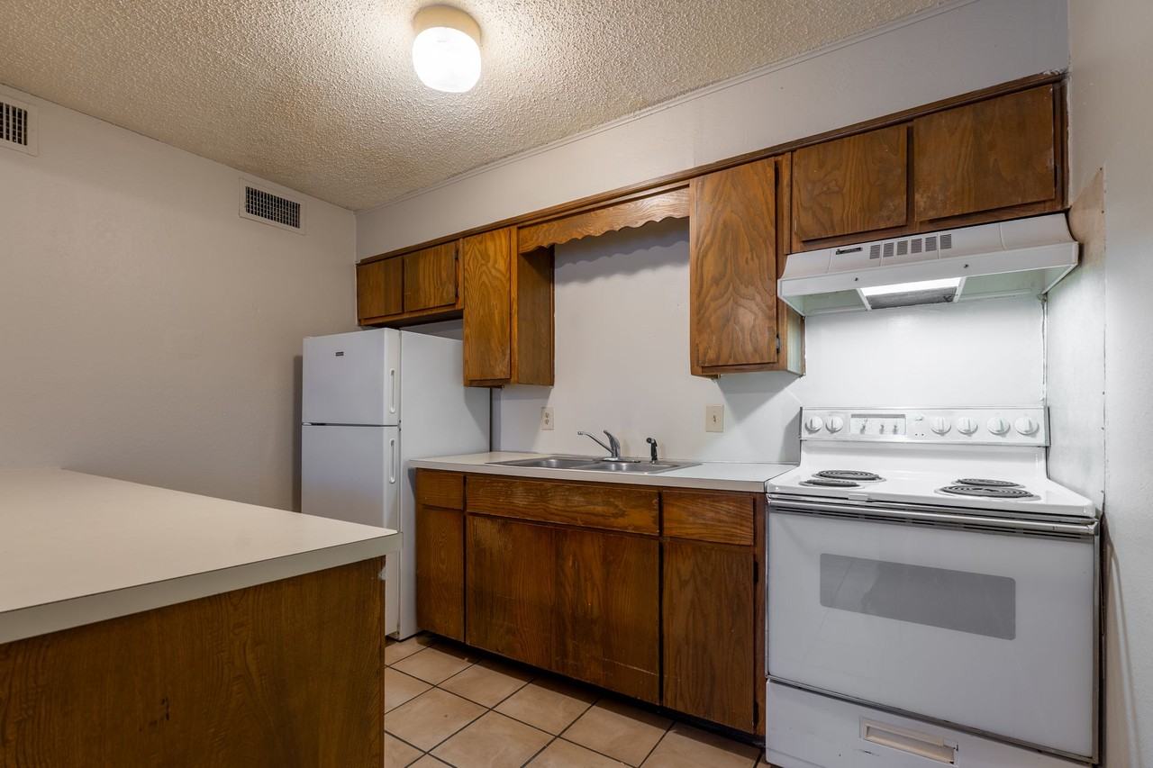 3528 W Waco Dr - Photo 4 of 16