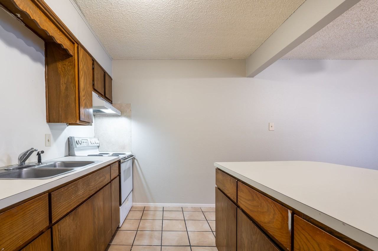 3528 W Waco Dr - Photo 5 of 16