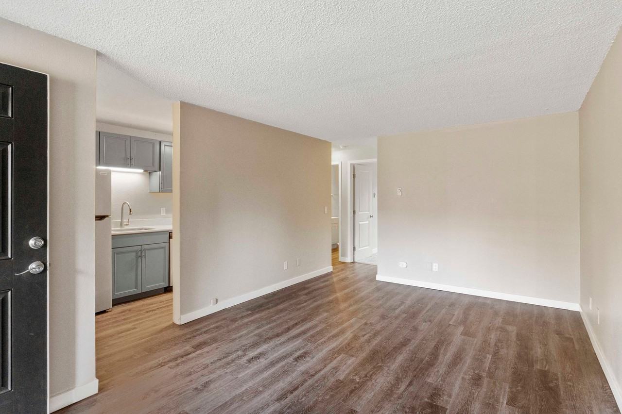 Canyon Ridge Apartments - Photo 5 of 23