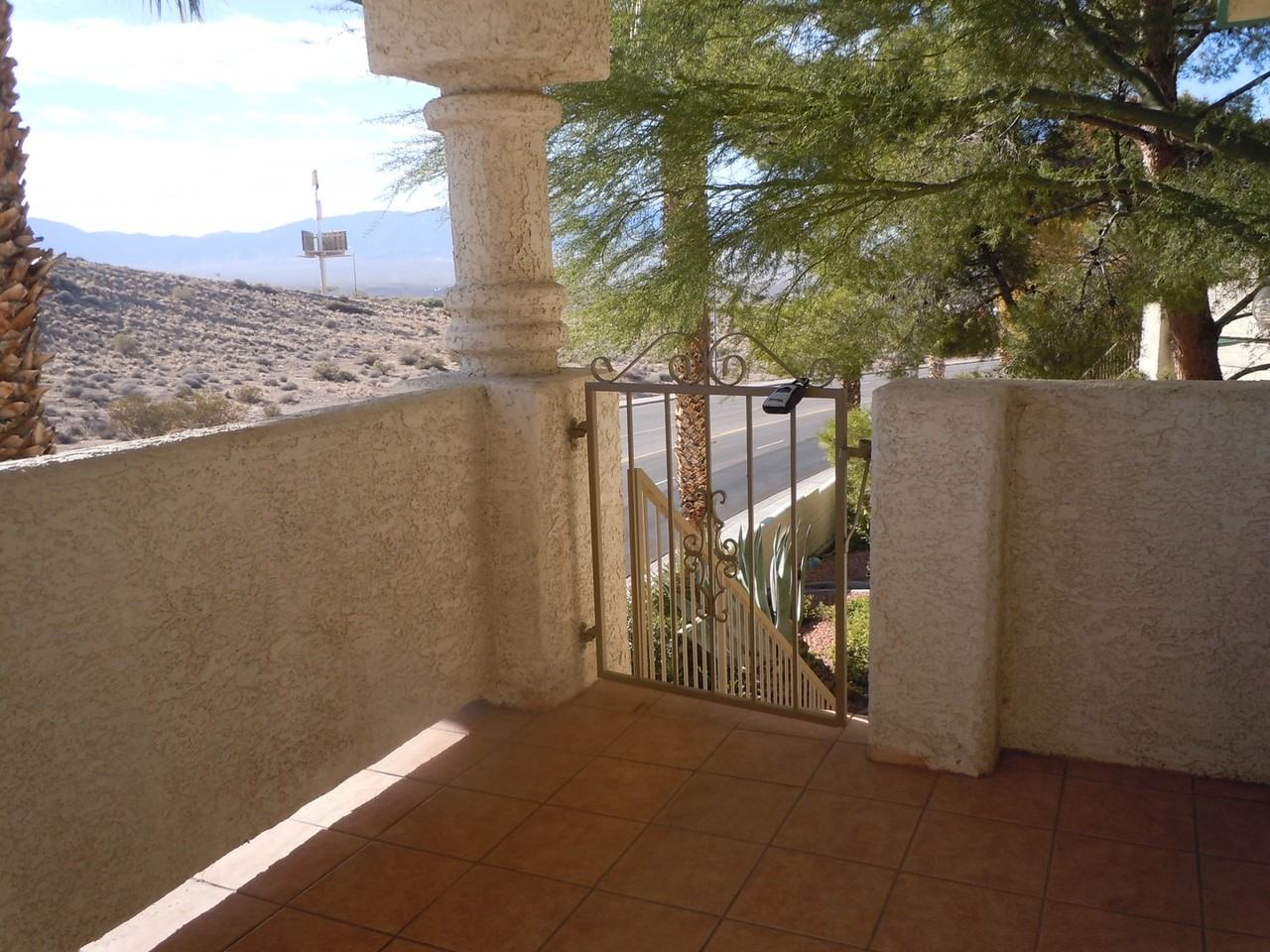 401 Mesa Blvd #202 - Photo 2 of 8