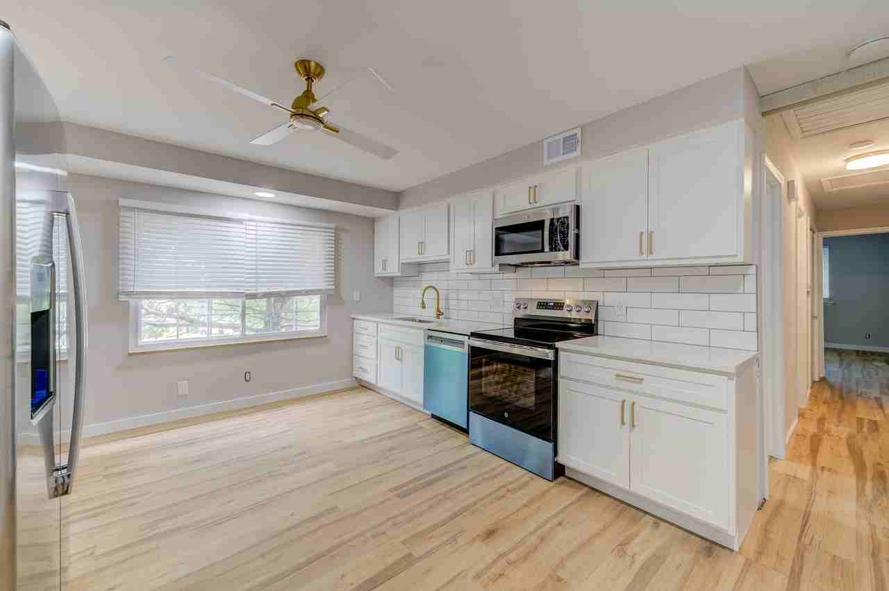 2387 Ridgecrest Dr - Photo 2 of 20