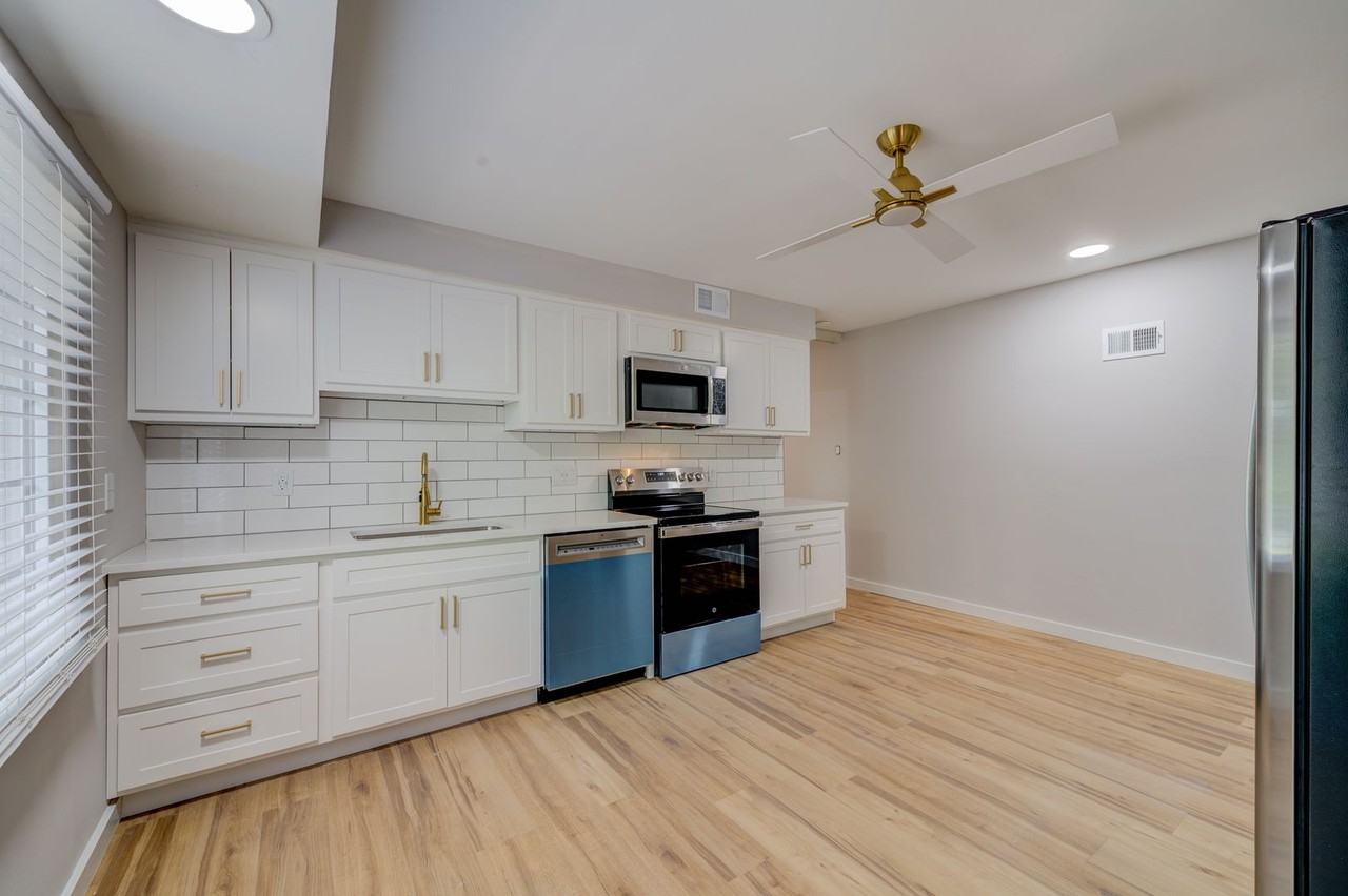 2387 Ridgecrest Dr - Photo 4 of 20