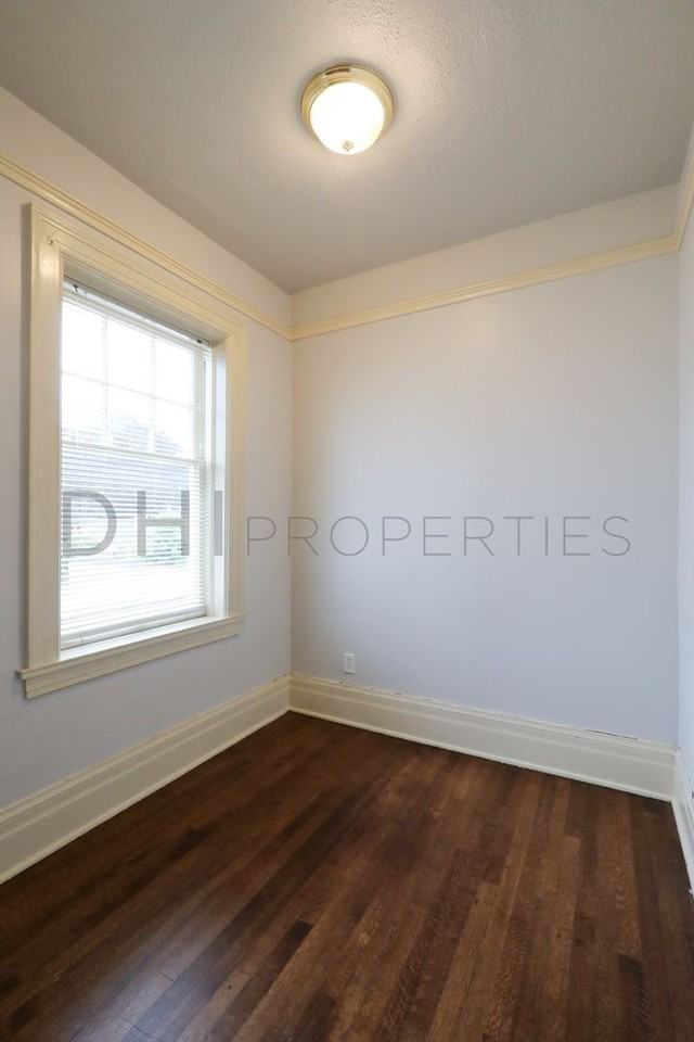 Blackstone Apartments - Photo 3 of 16