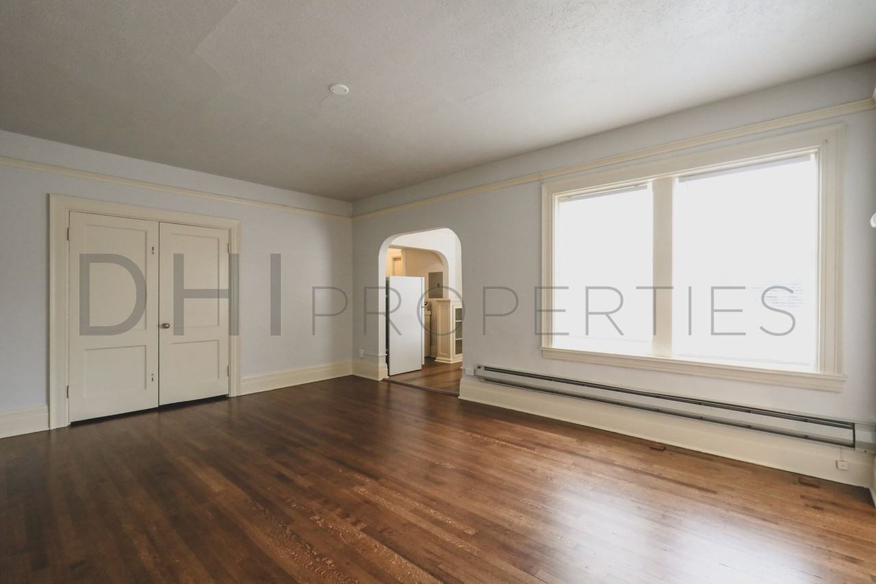 Blackstone Apartments - Photo 5 of 16
