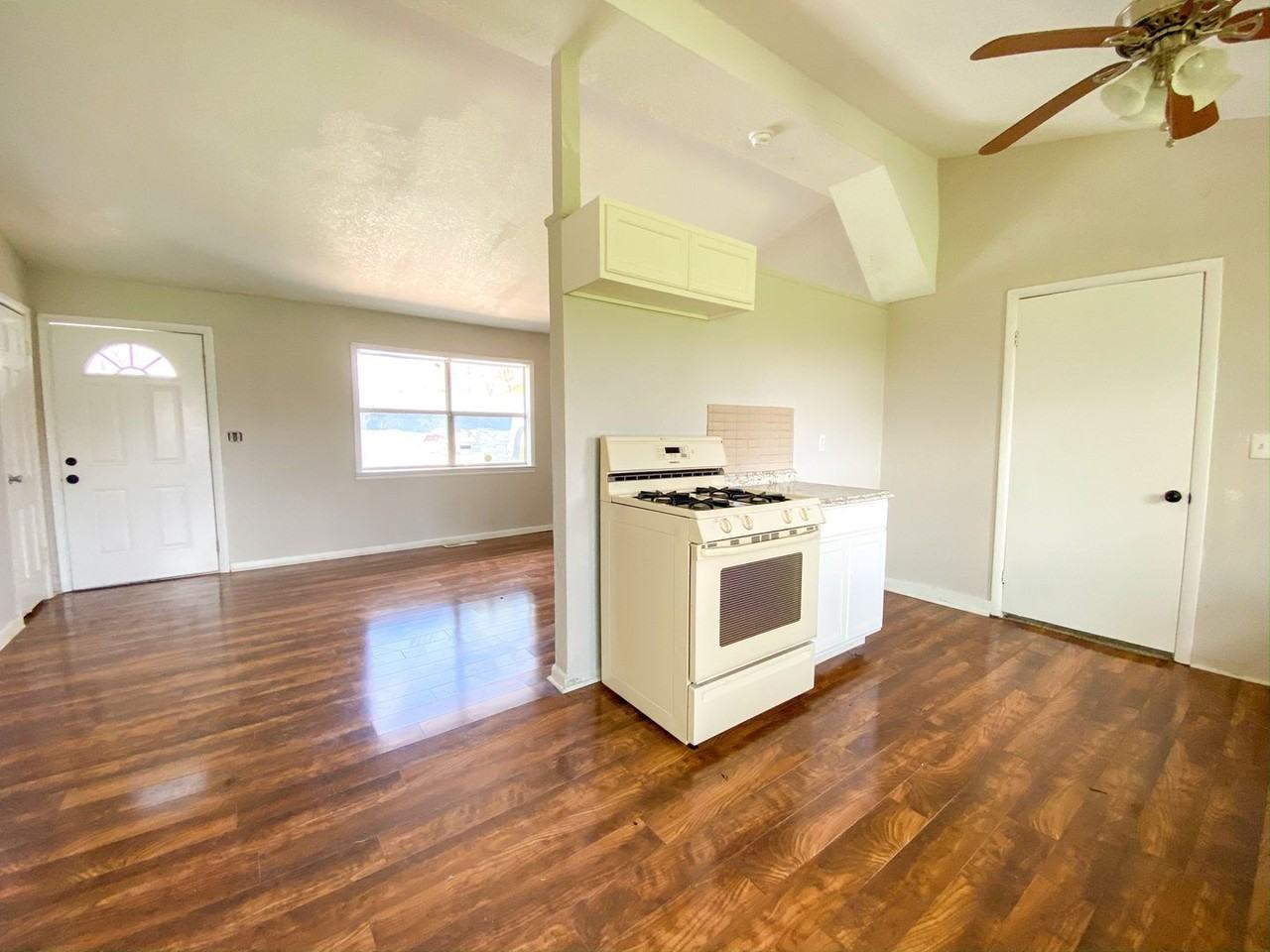 5135 N Utica Ave - Photo 3 of 16