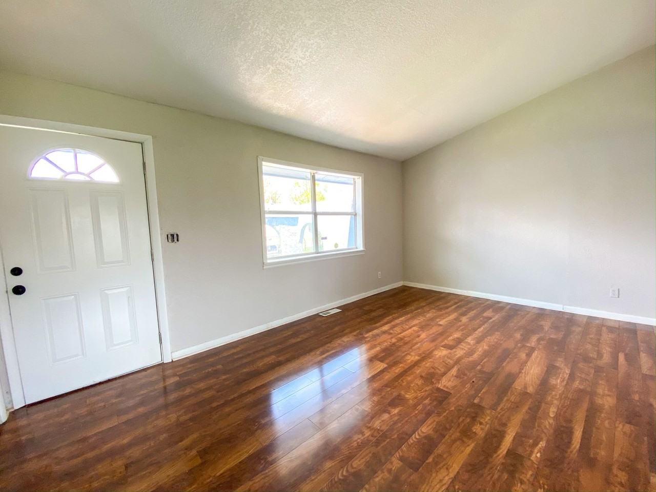 5135 N Utica Ave - Photo 5 of 16