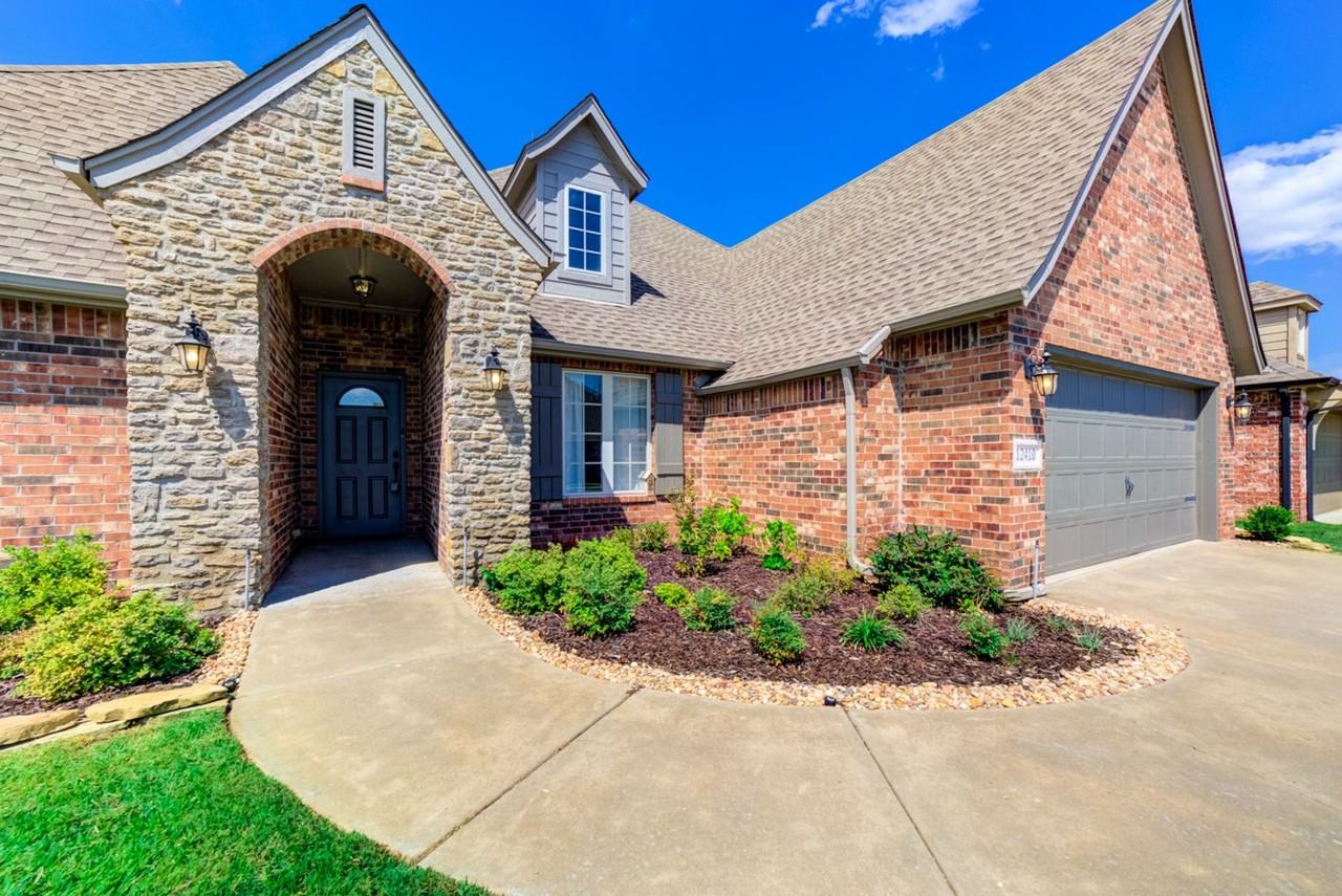 12410 S Date Pl - Photo 4 of 43