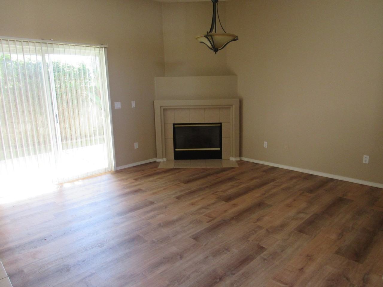260 Dahlia St - Photo 6 of 7