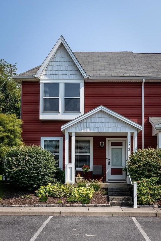 1280 Frost Pl - Photo 2 of 29