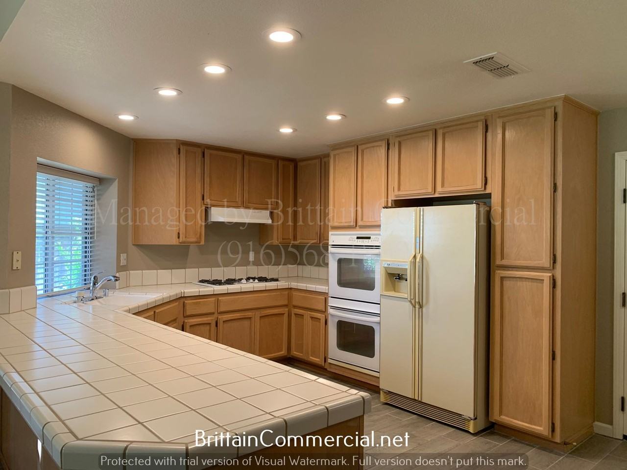 2721 Courtside Dr - Photo 2 of 19