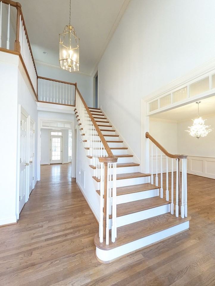 325 Yorkshire Dr - Photo 2 of 24