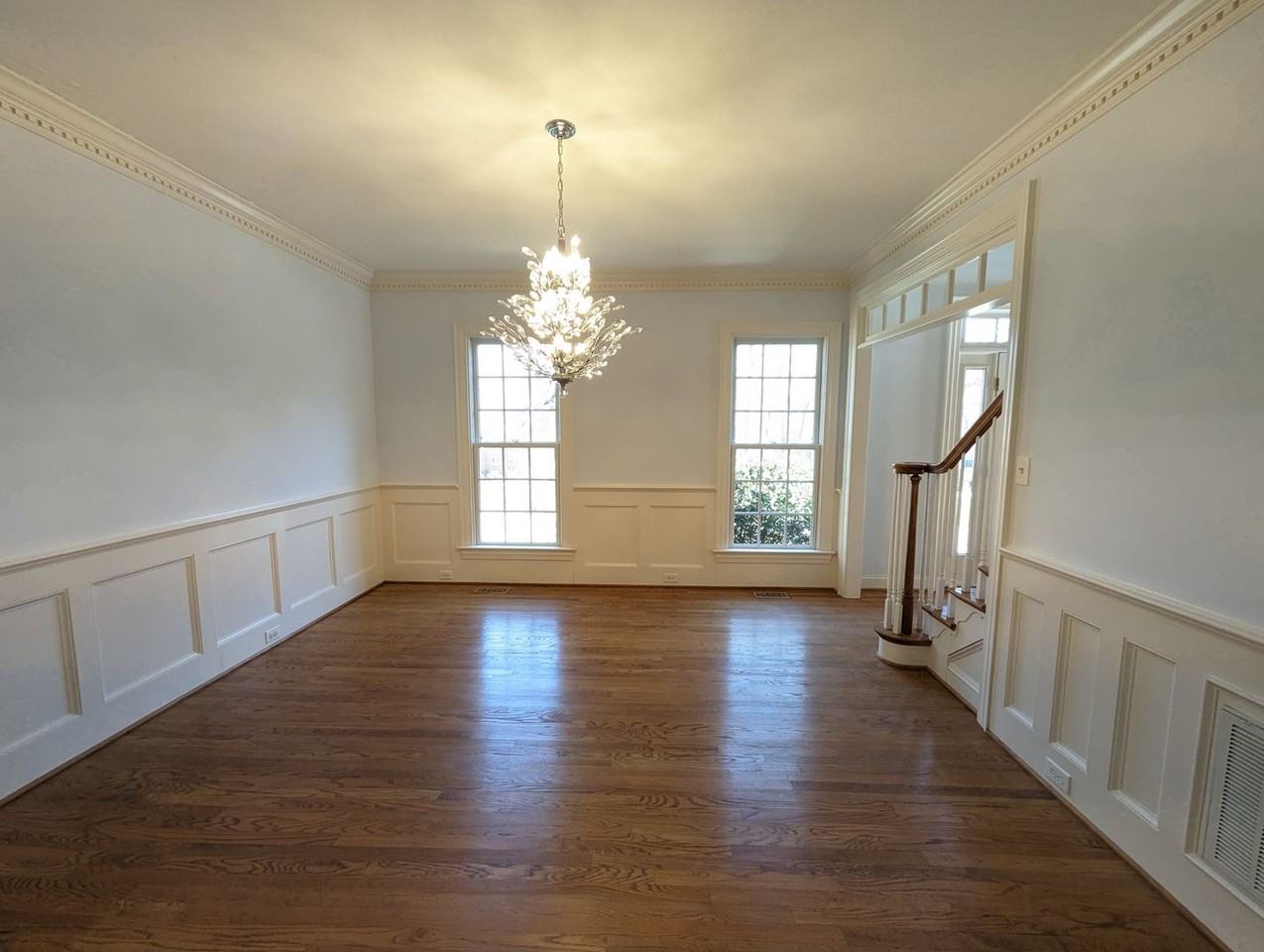 325 Yorkshire Dr - Photo 3 of 24