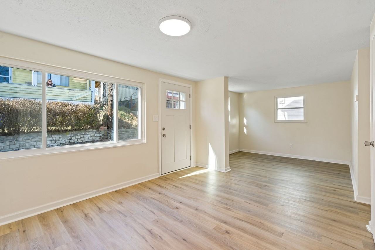 129 Weber Way - Photo 3 of 26