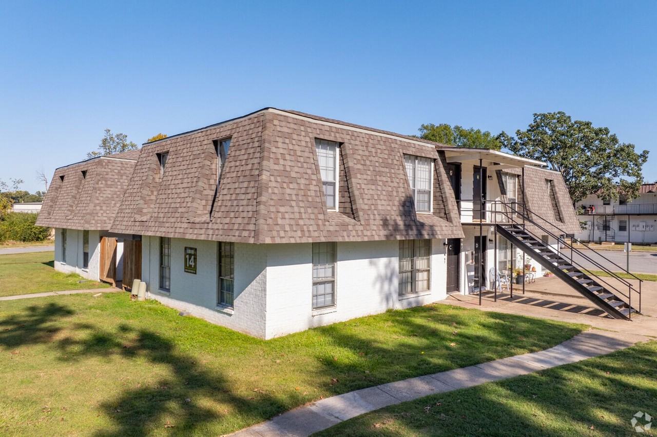 The Luxe Apartments - Photo 3 of 14