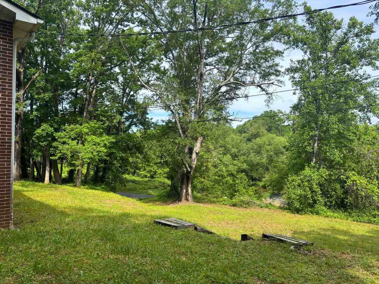 103 Homeland Rd - Photo 3 of 12