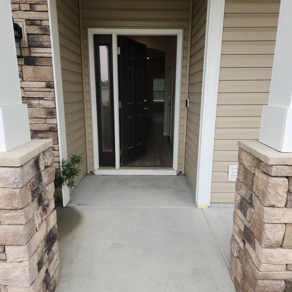 497 Hillsborough Dr - Photo 2 of 42