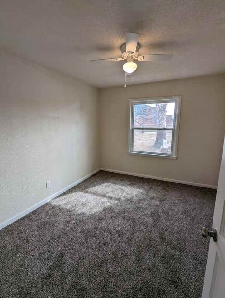 648 S Hydraulic St - Photo 3 of 7