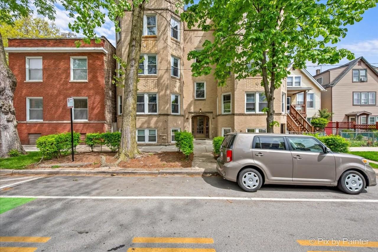 2252 W Winnemac - Photo 2 of 5