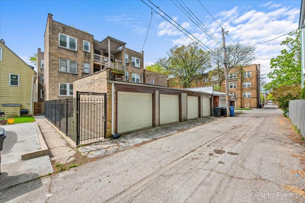 2252 W Winnemac - Photo 4 of 5