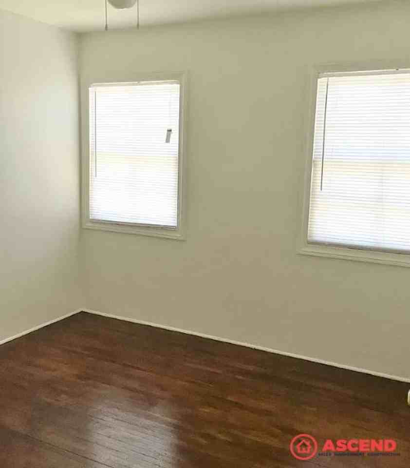 3125 Truxtun Ave - Photo 4 of 7