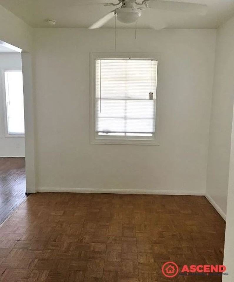 3125 Truxtun Ave - Photo 5 of 7