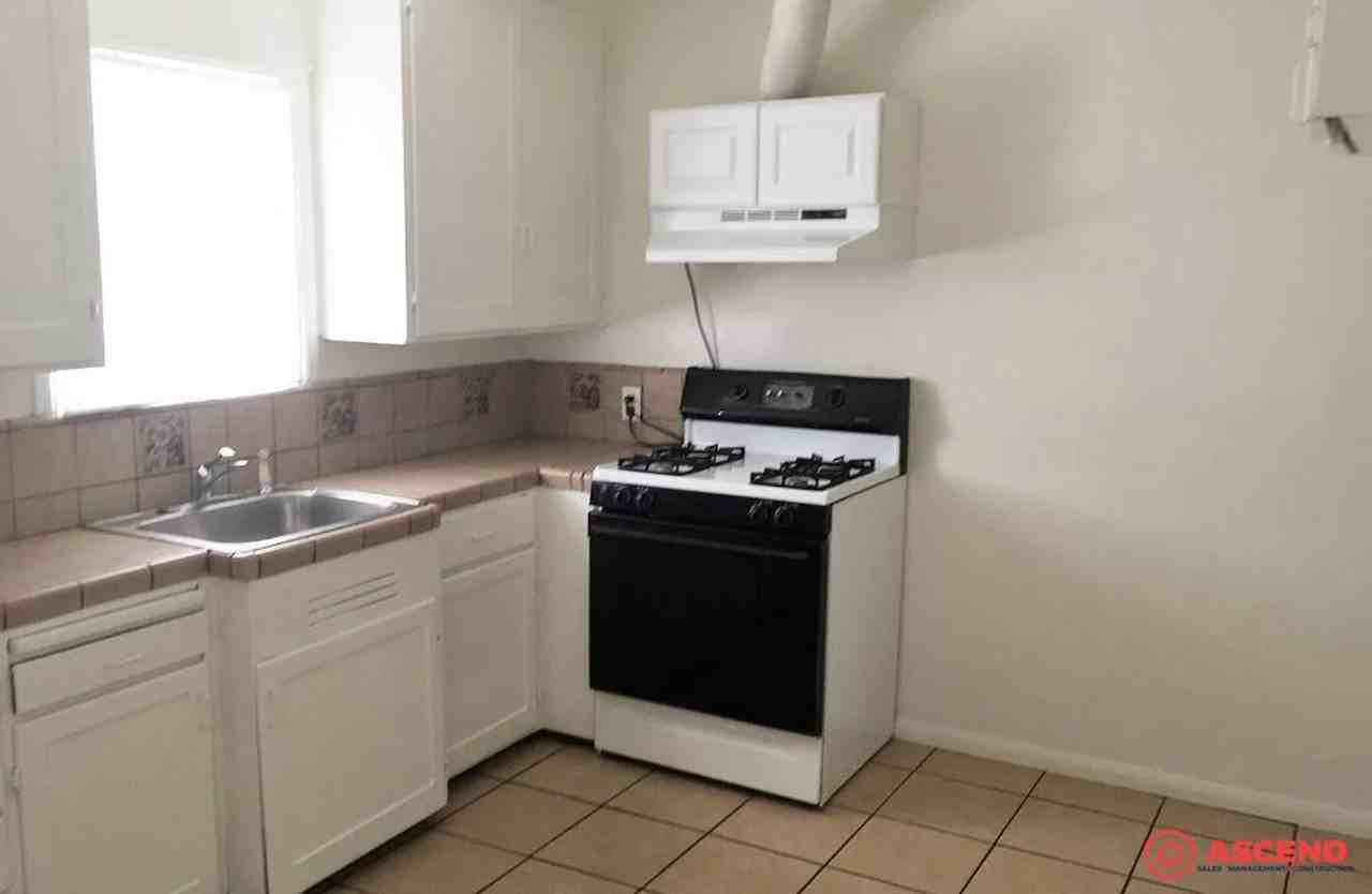 3125 Truxtun Ave - Photo 7 of 7