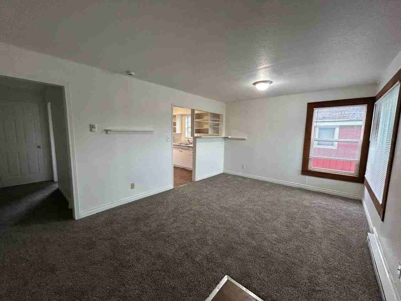 309 S Maple St - Photo 2 of 8