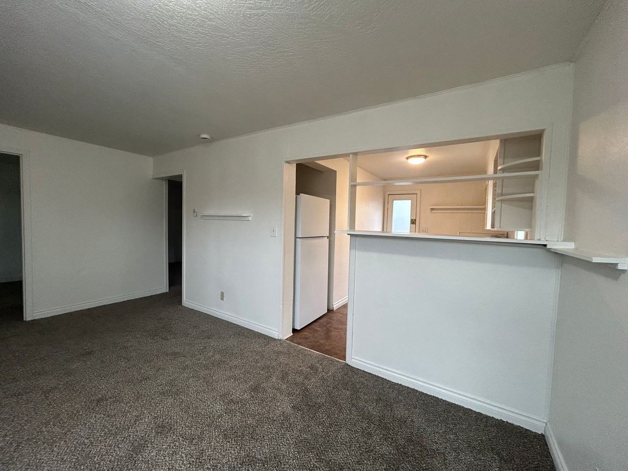 309 S Maple St - Photo 3 of 8