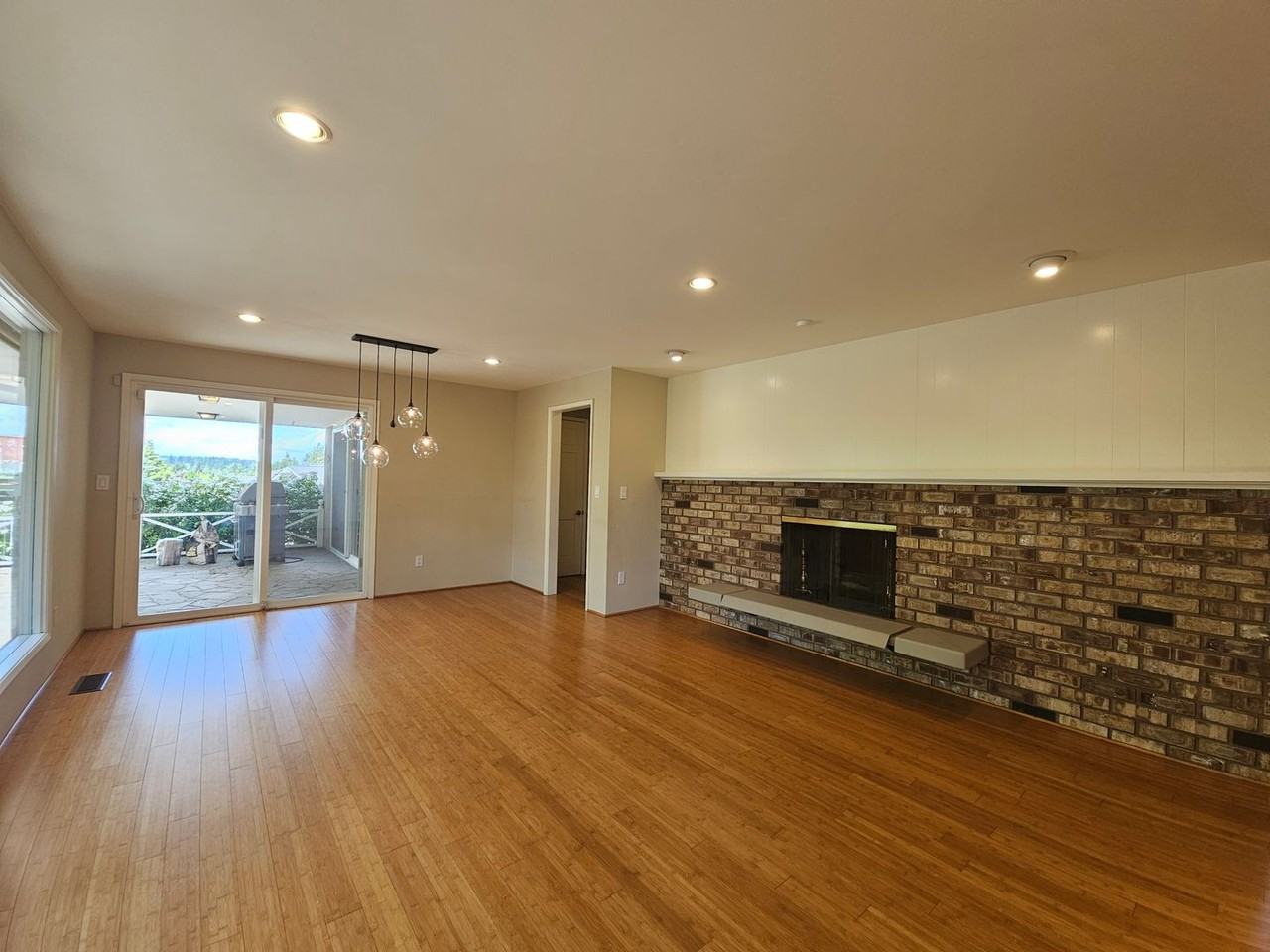 1609 121st Ave Se - Photo 4 of 24