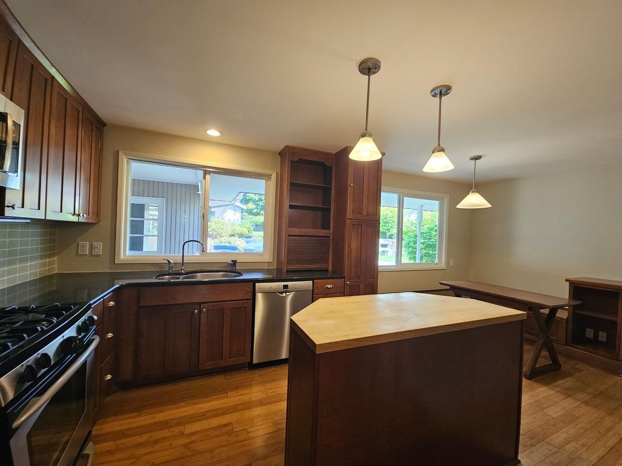 1609 121st Ave Se - Photo 5 of 24
