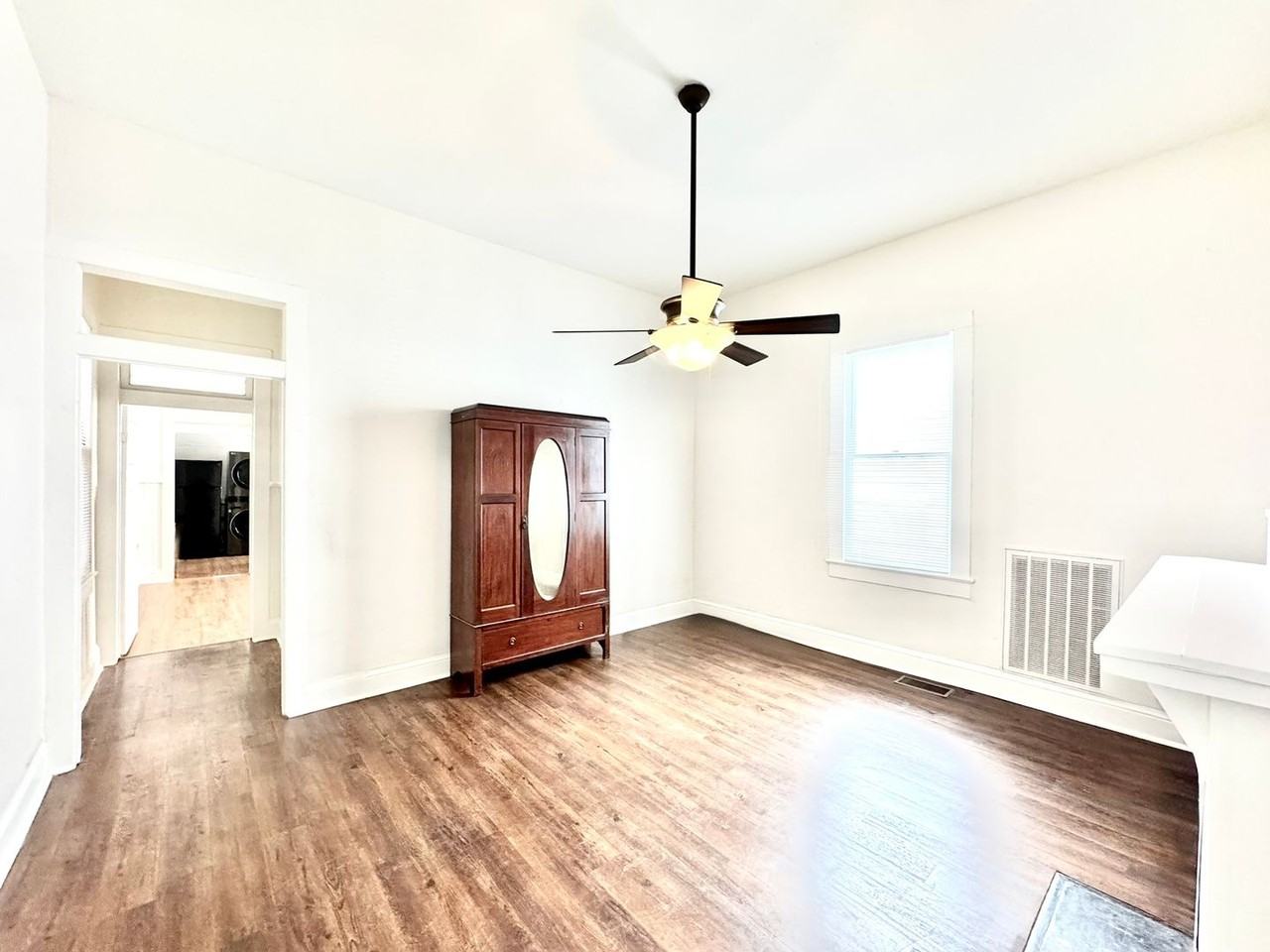 735 Saint Louis St - Photo 2 of 6