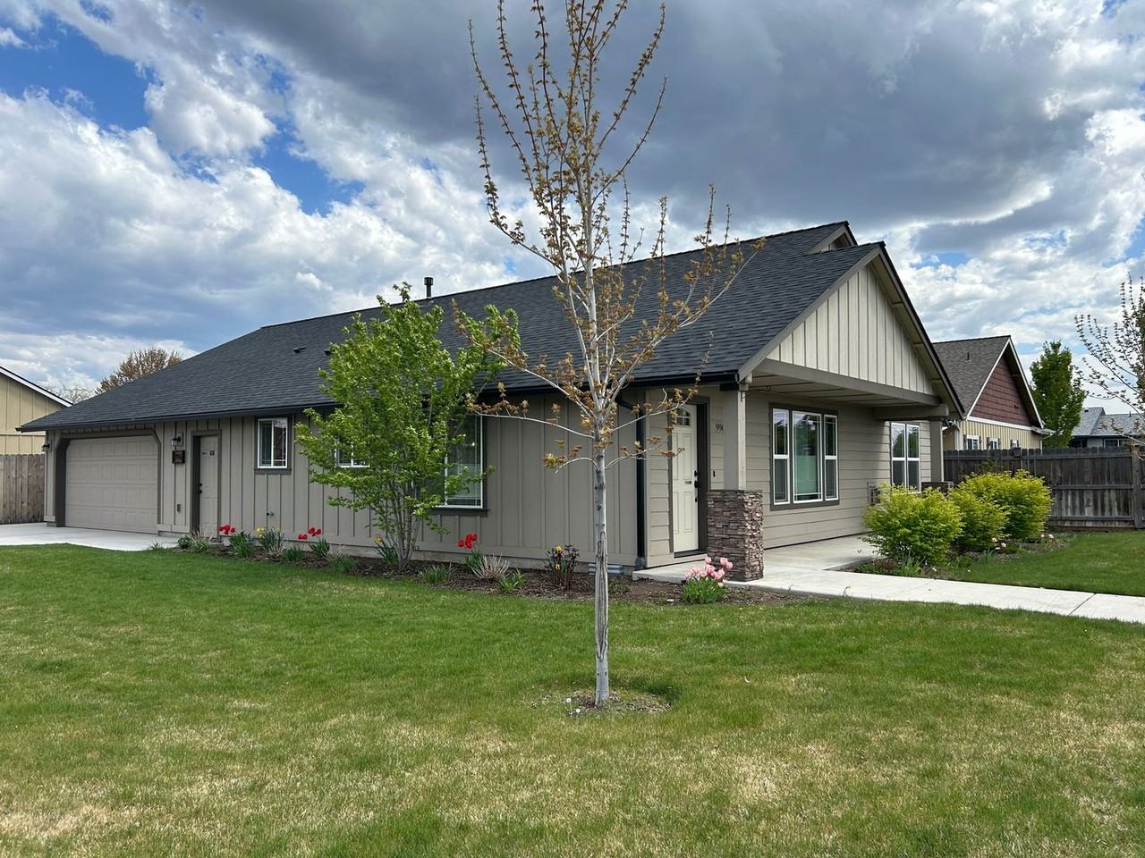 996 Nw Oak Ave - Photo 2 of 31