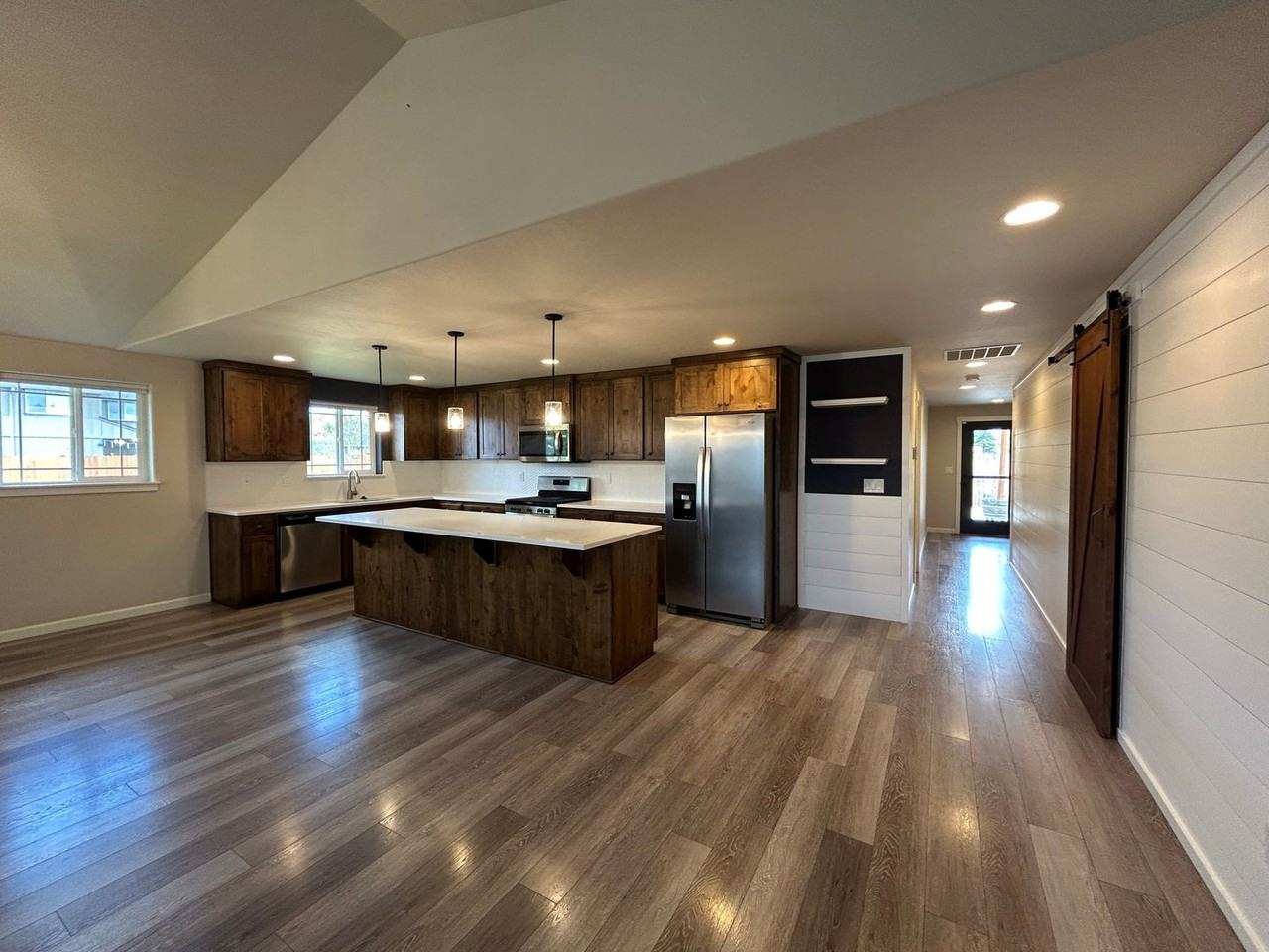 996 Nw Oak Ave - Photo 5 of 31