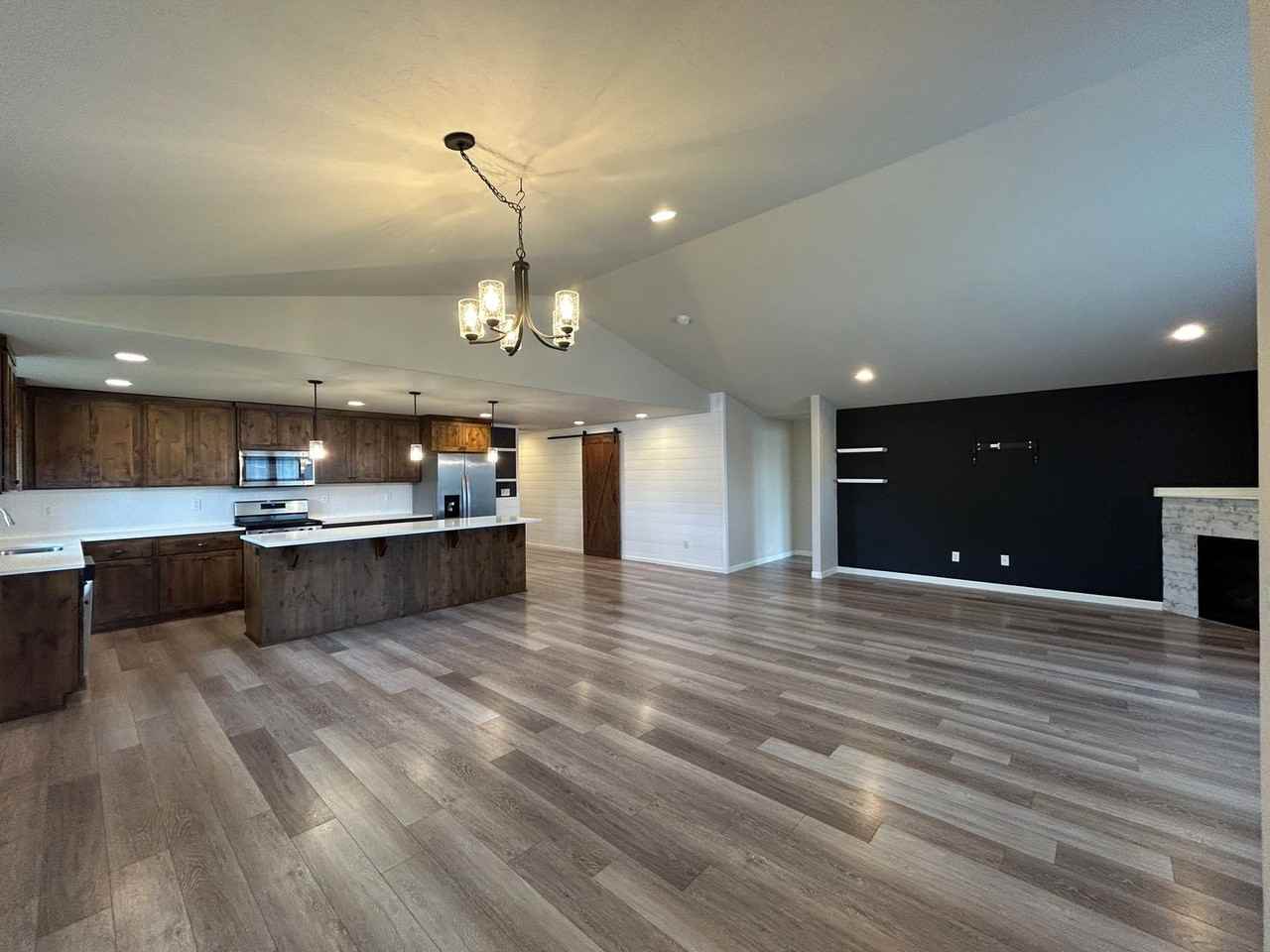 996 Nw Oak Ave - Photo 6 of 31