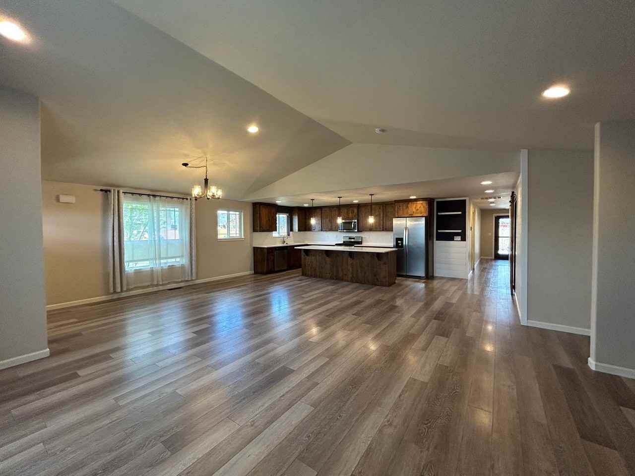 996 Nw Oak Ave - Photo 7 of 31