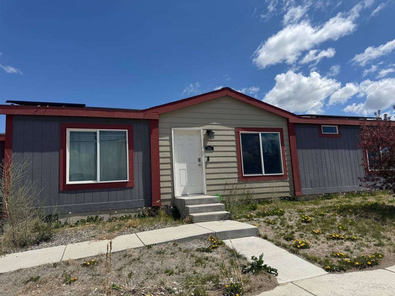 1581 Daisy Dr - Photo 2 of 13