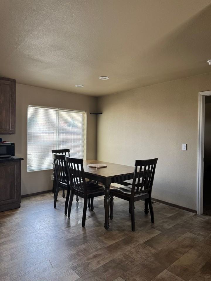 1581 Daisy Dr - Photo 5 of 13
