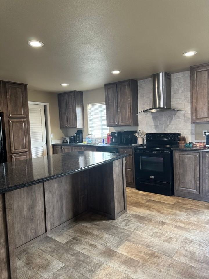 1581 Daisy Dr - Photo 6 of 13