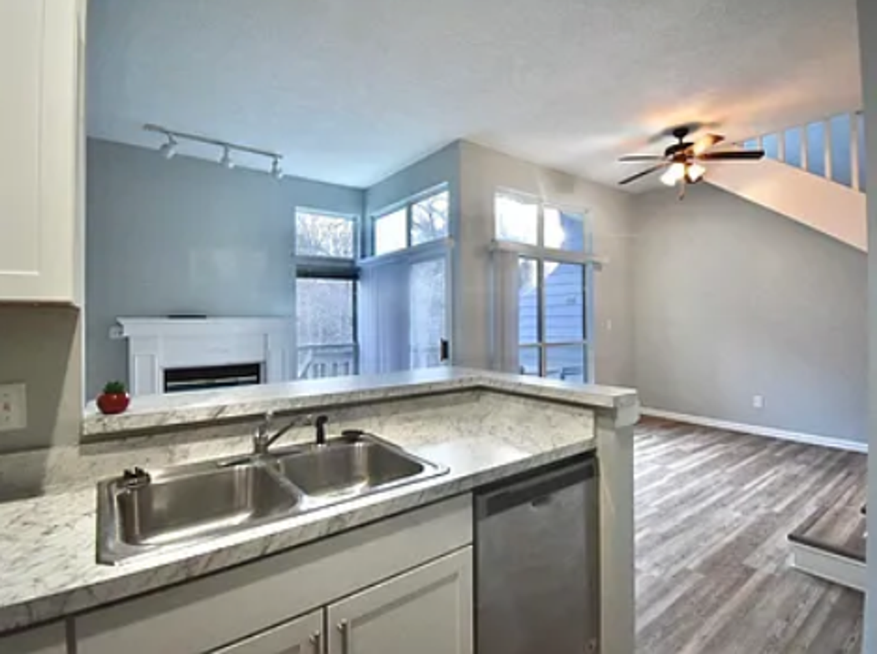 1938 E Bay Pointe Dr - Photo 5 of 26