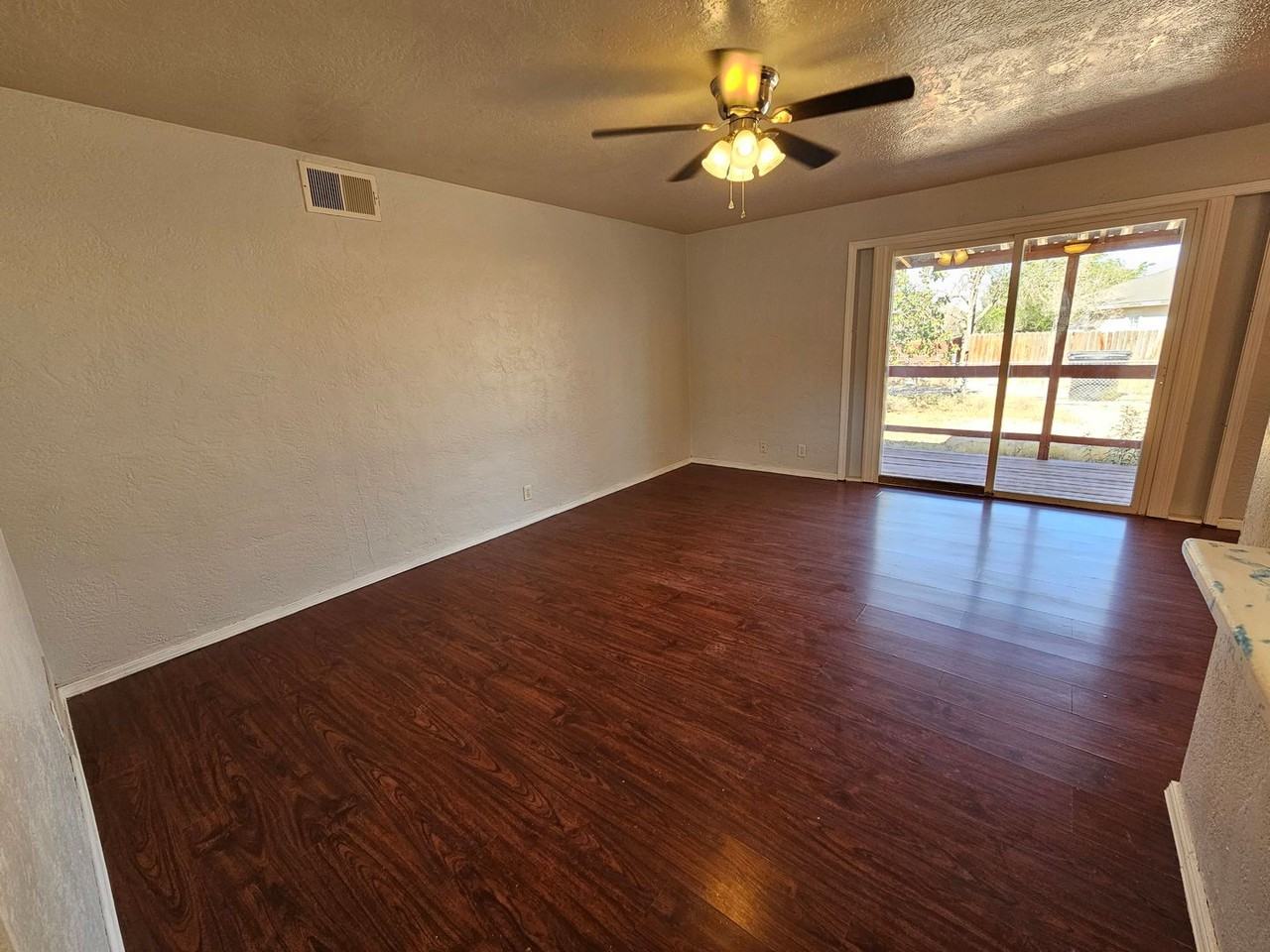 1509 Cuba Ave - Photo 4 of 28