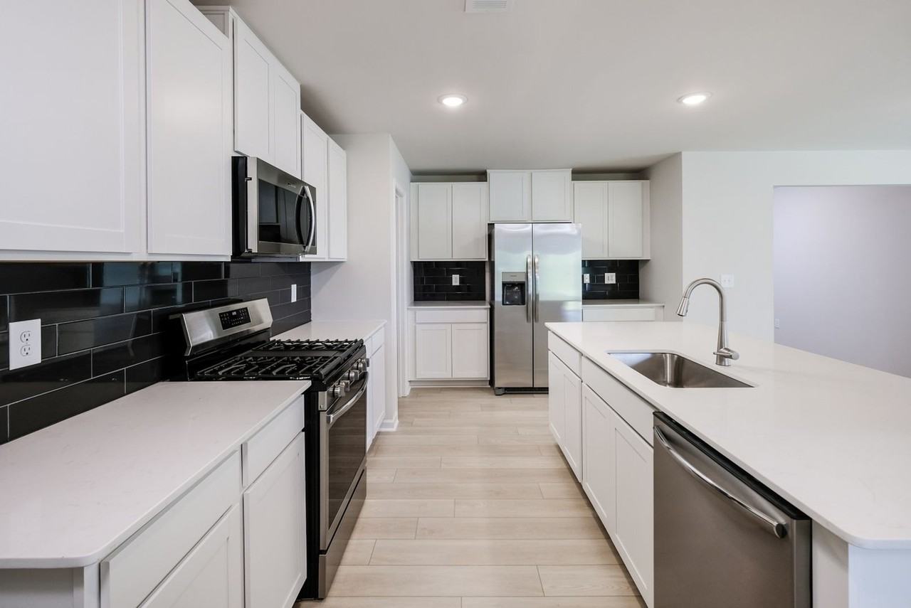 1014 Cleveland Meadows Trl - Photo 4 of 29
